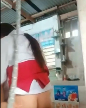 Dipaksa Ngewe Sama Supir Truk Padahal Lagi Jualan
